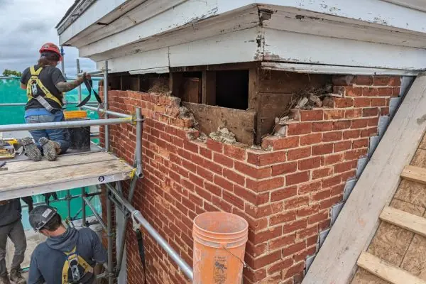 masonry contractors restoring old bricks