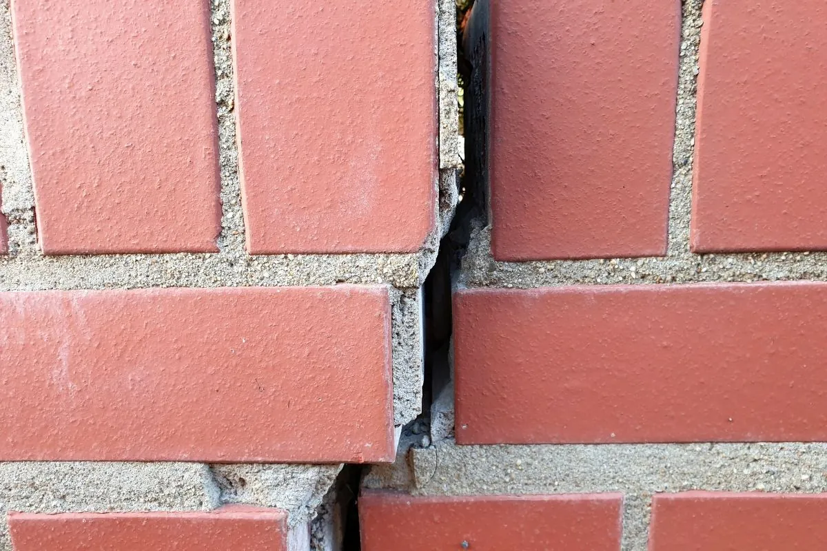 crack in masonry need to repair